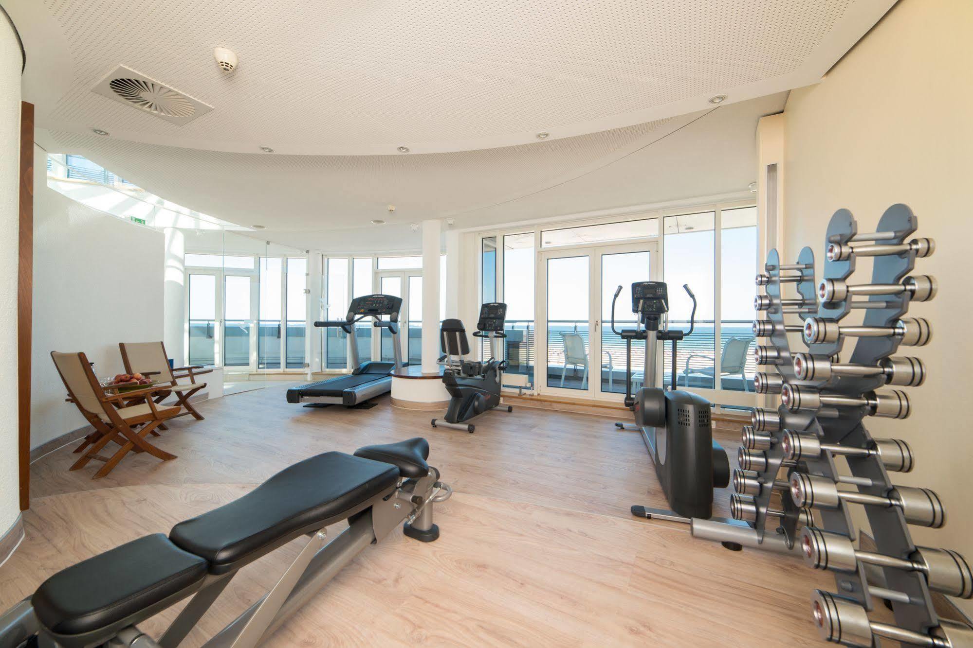 Strand-Hotel Huebner Росток Экстерьер фото