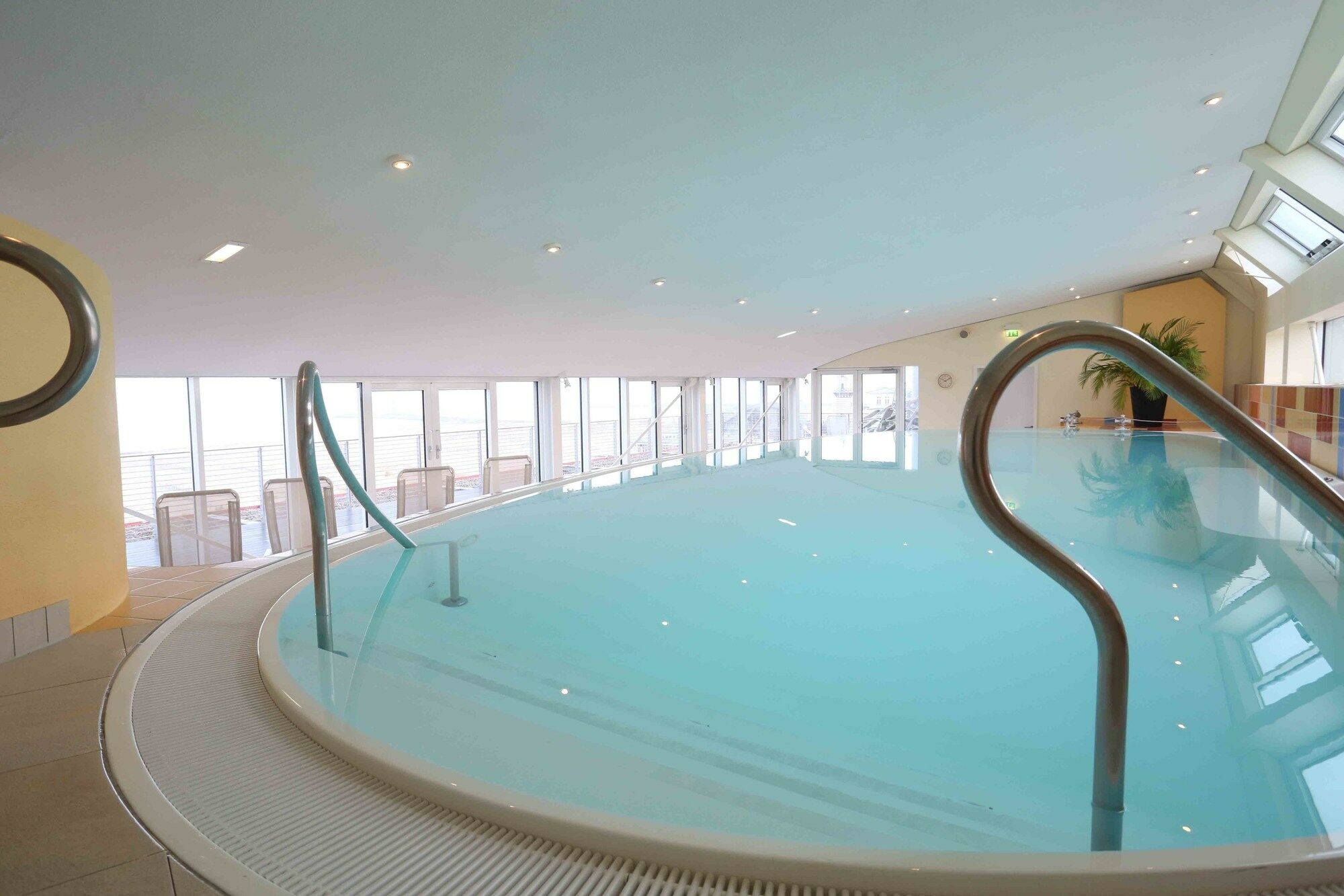 Strand-Hotel Huebner Росток Экстерьер фото